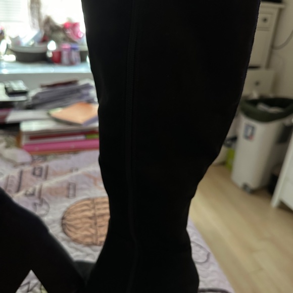 Black Suede Knee High Boots Block-high heels - Picture 4 of 6